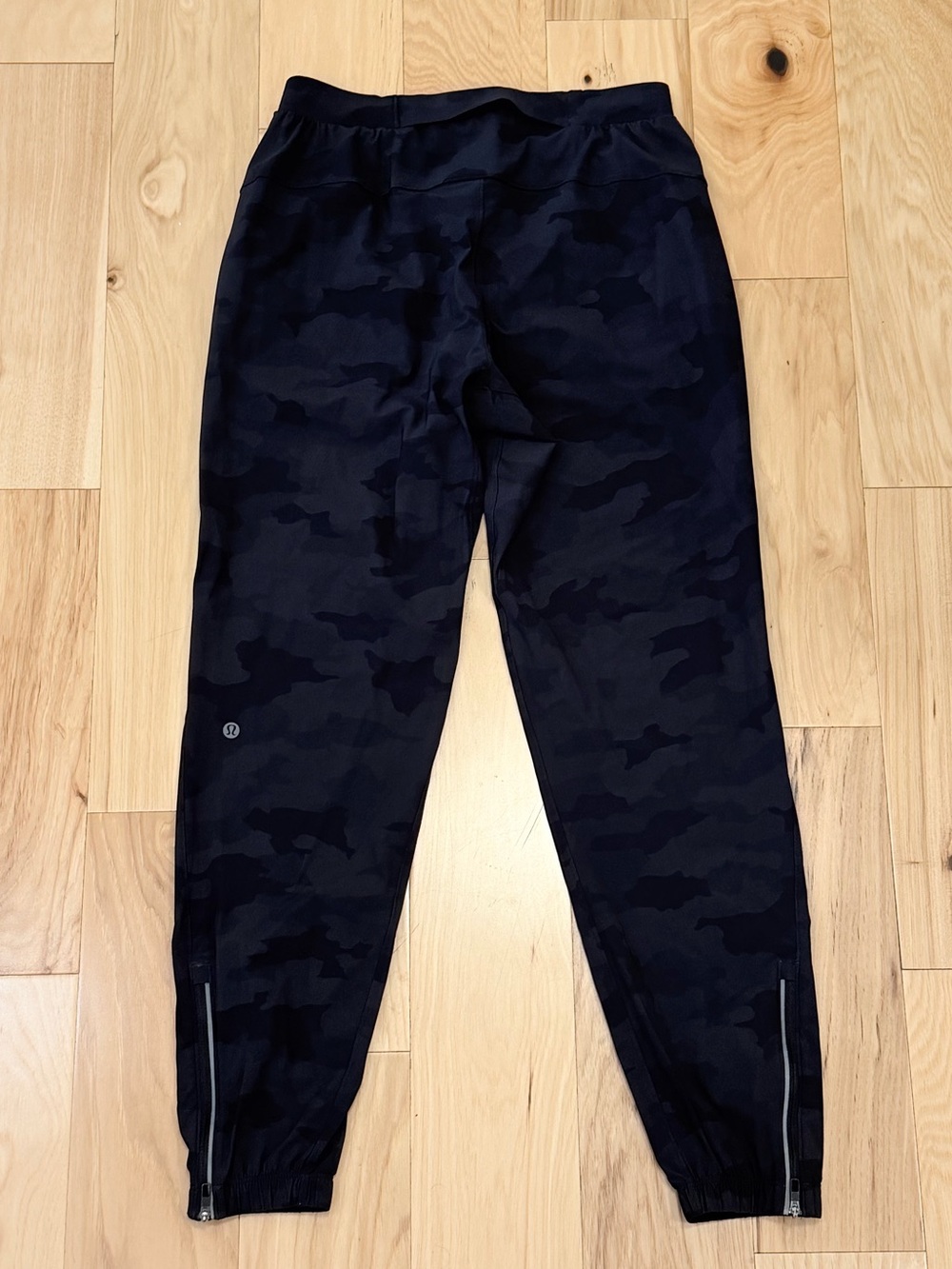 LIKE NEW Lululemon Men’s Surge Joggers *Regular 29”